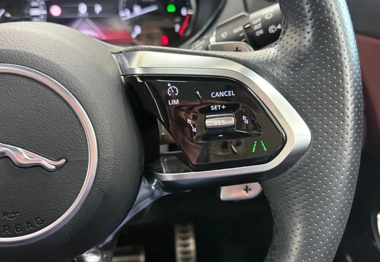 Jaguar E-Pace Серый