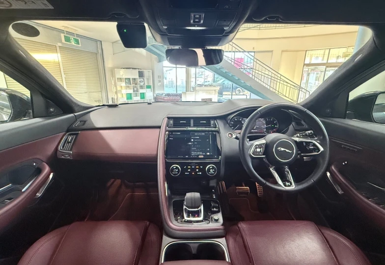 Jaguar E-Pace Серый