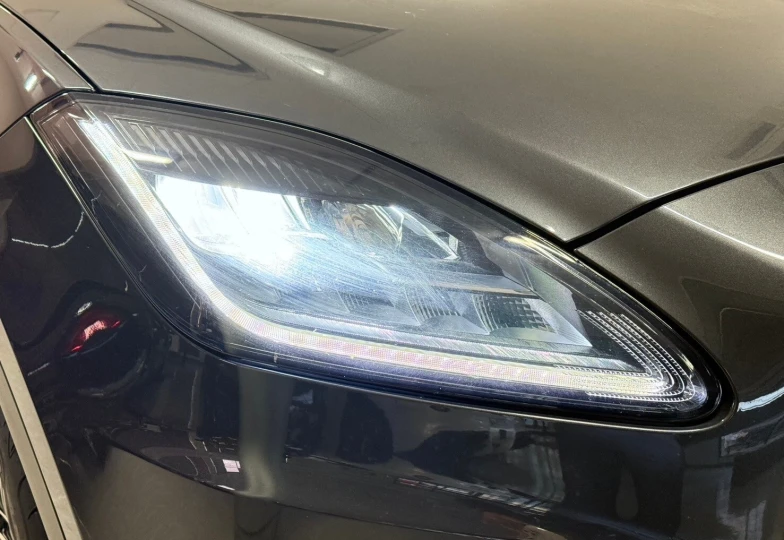Jaguar E-Pace Серый
