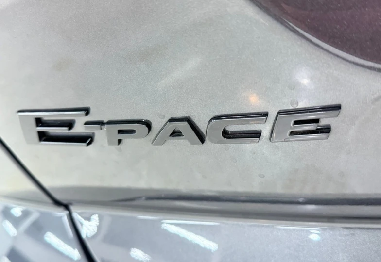 Jaguar E-Pace Серый