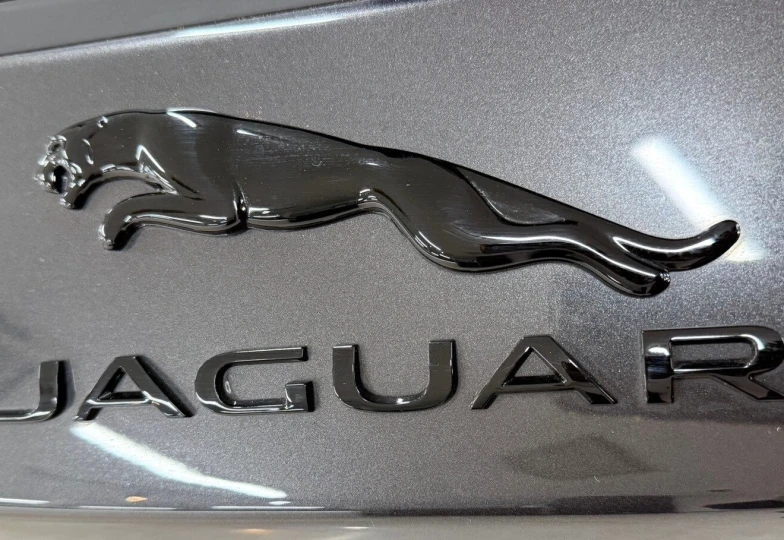 Jaguar E-Pace Серый
