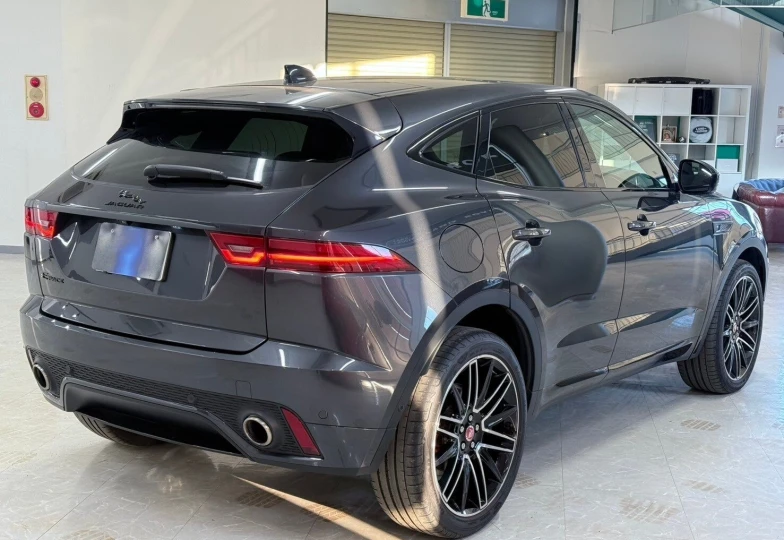 Jaguar E-Pace Серый