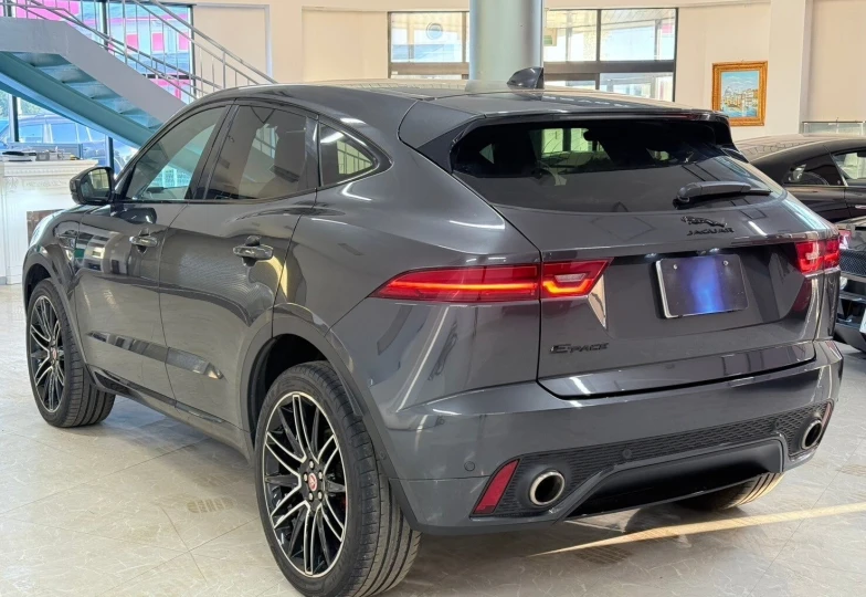 Jaguar E-Pace Серый