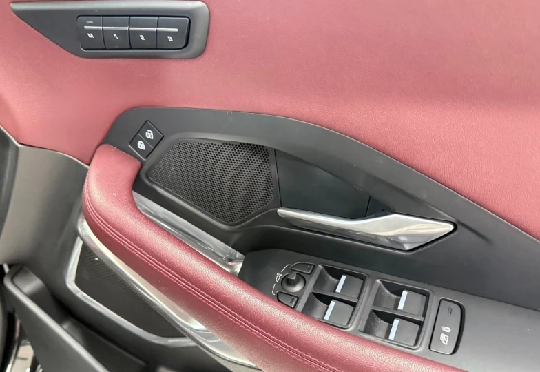Jaguar E-Pace Серый