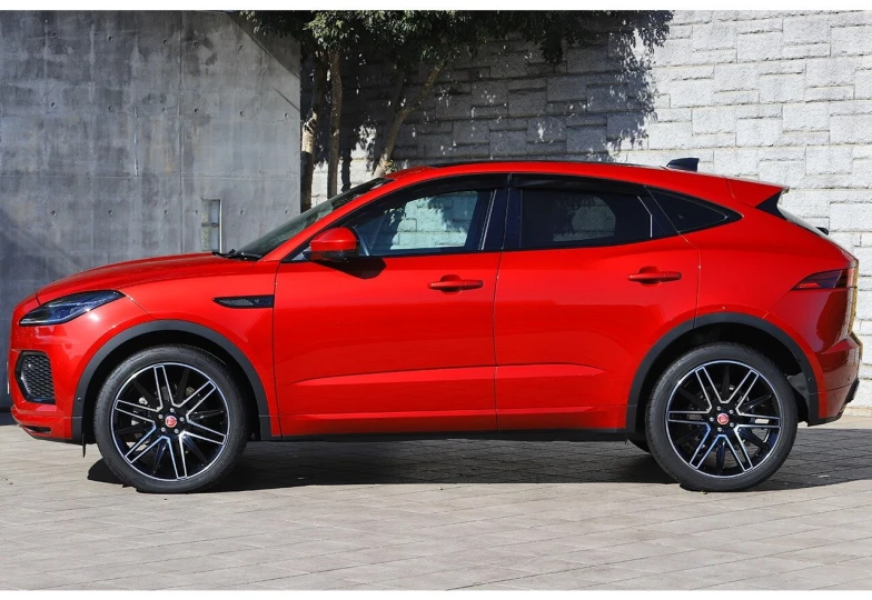 Jaguar E-Pace Красный