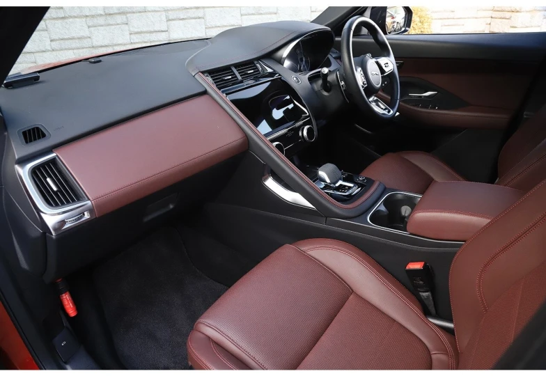 Jaguar E-Pace Красный