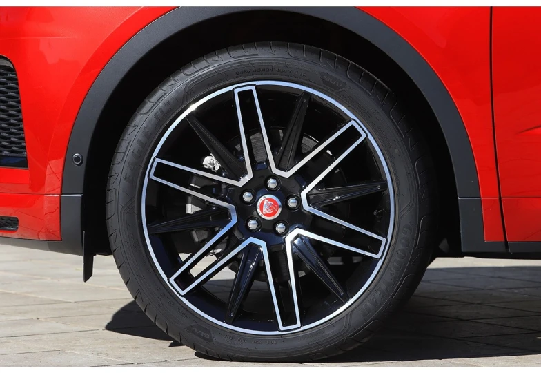 Jaguar E-Pace Красный