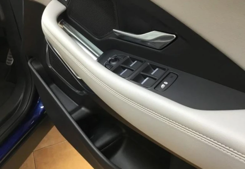 Jaguar E-Pace Синий