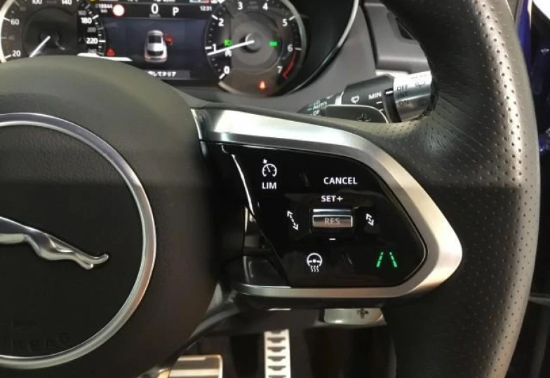 Jaguar E-Pace Синий