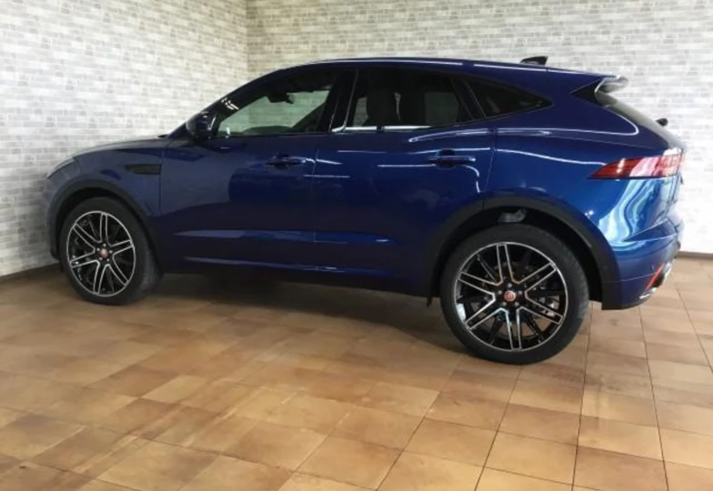 Jaguar E-Pace Синий