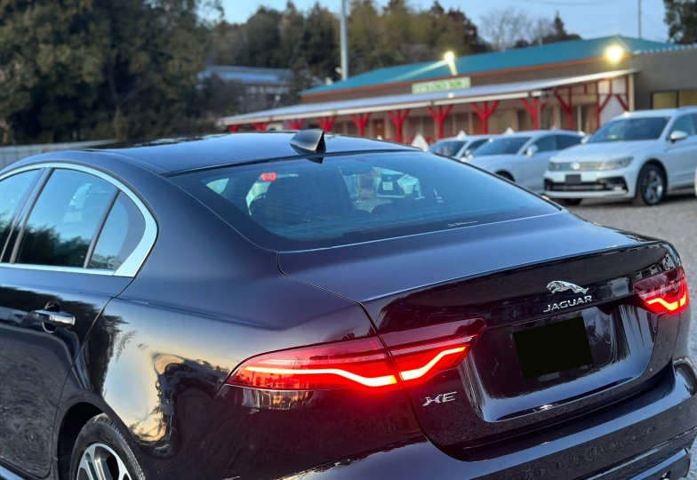 Jaguar XE Черный