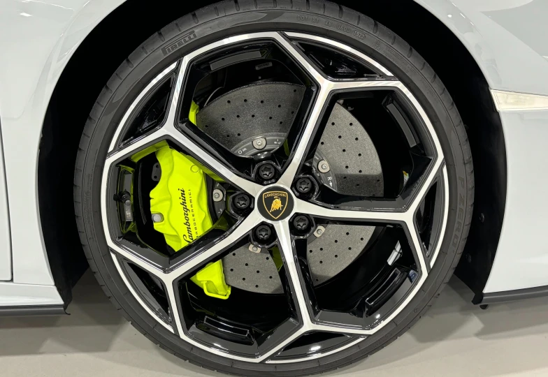 Lamborghini Huracan Серый