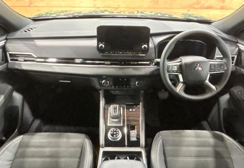 Mitsubishi Outlander Черный
