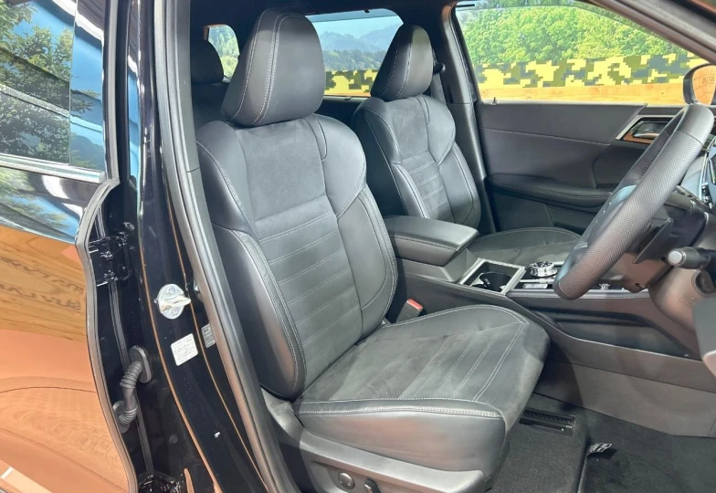 Mitsubishi Outlander Черный