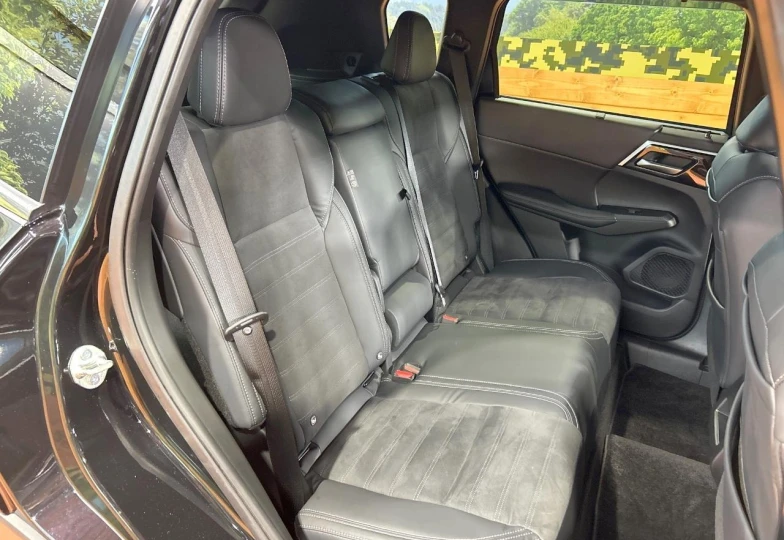 Mitsubishi Outlander Черный