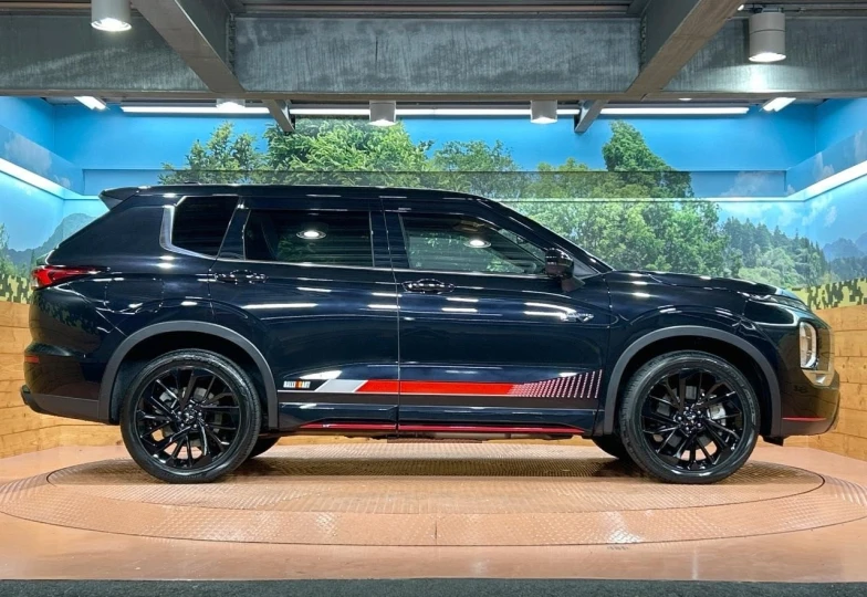 Mitsubishi Outlander Черный