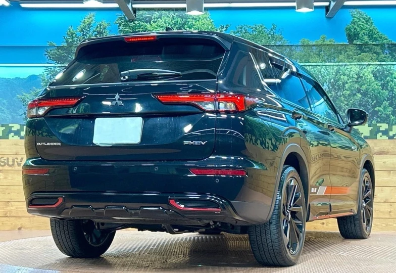 Mitsubishi Outlander Черный
