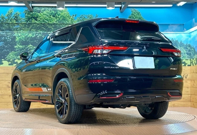 Mitsubishi Outlander Черный