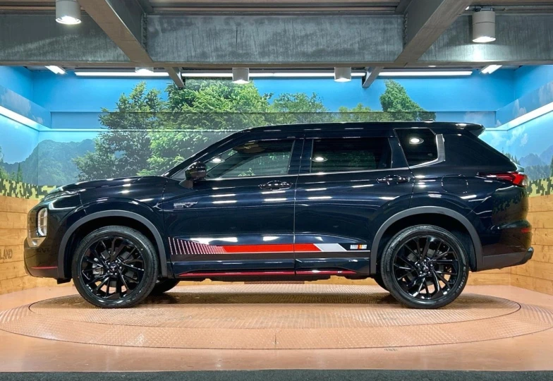 Mitsubishi Outlander Черный