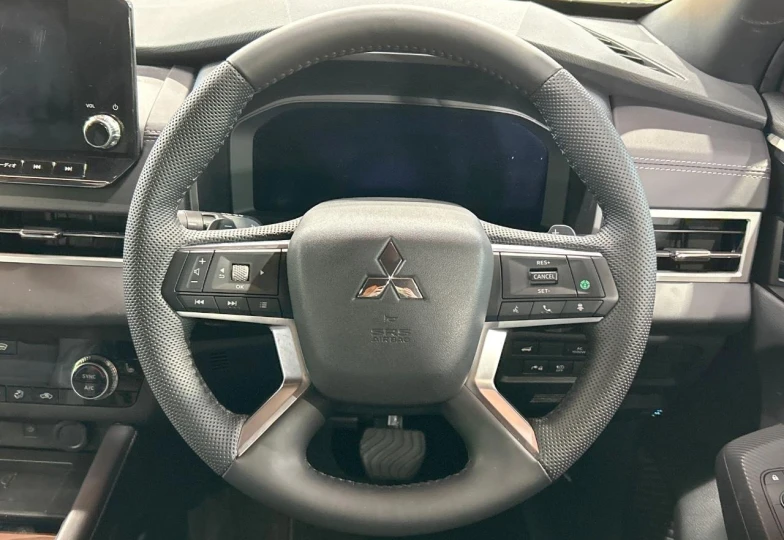 Mitsubishi Outlander Черный