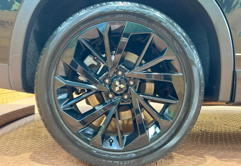 Mitsubishi Outlander Черный