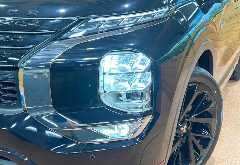 Mitsubishi Outlander Черный