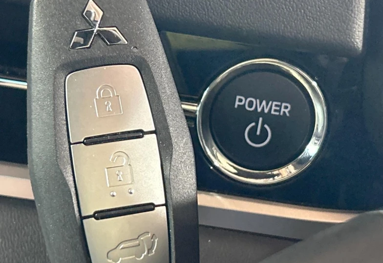 Mitsubishi Outlander Черный