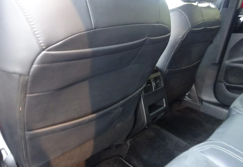 Mitsubishi Outlander Красный