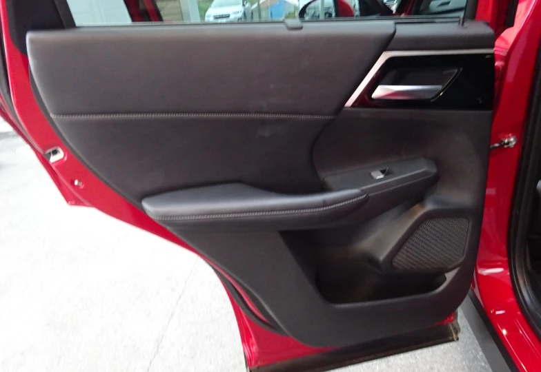 Mitsubishi Outlander Красный