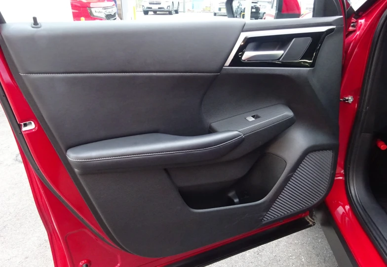 Mitsubishi Outlander Красный