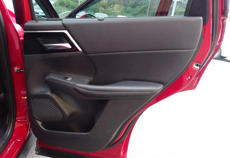 Mitsubishi Outlander Красный