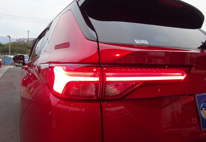 Mitsubishi Outlander Красный