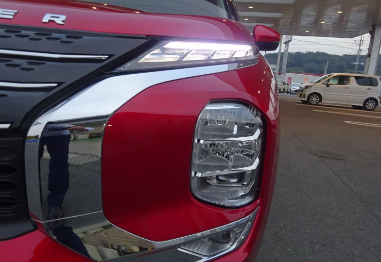 Mitsubishi Outlander Красный