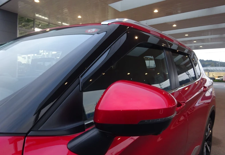 Mitsubishi Outlander Красный