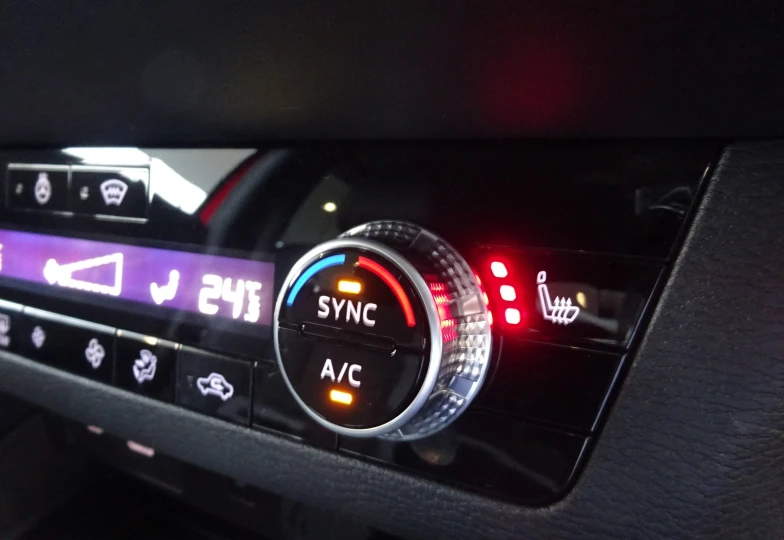 Mitsubishi Outlander Красный