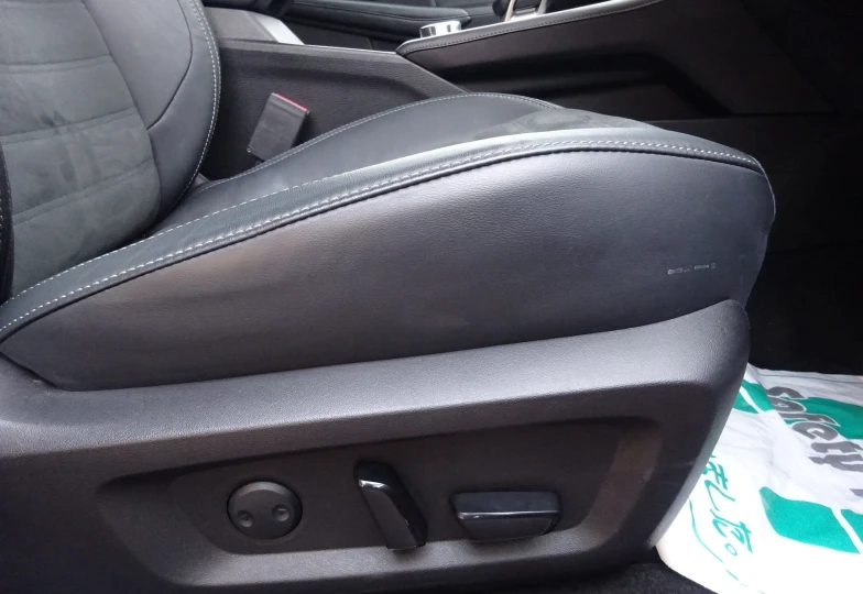 Mitsubishi Outlander Красный