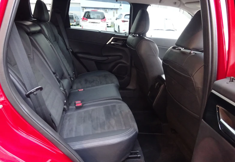Mitsubishi Outlander Красный