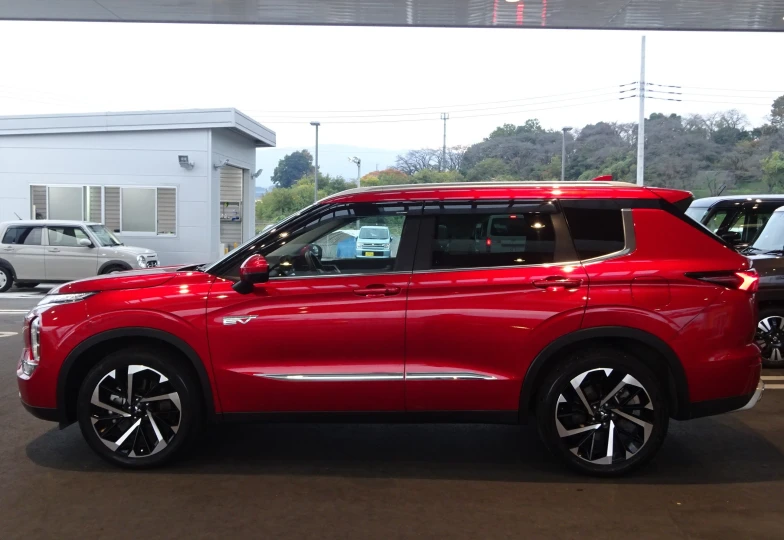 Mitsubishi Outlander Красный