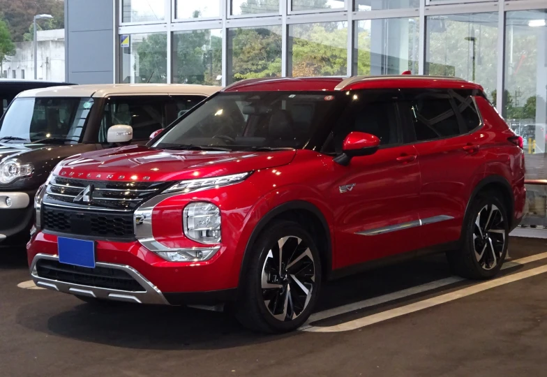 Mitsubishi Outlander Красный