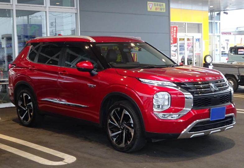 Mitsubishi Outlander Красный