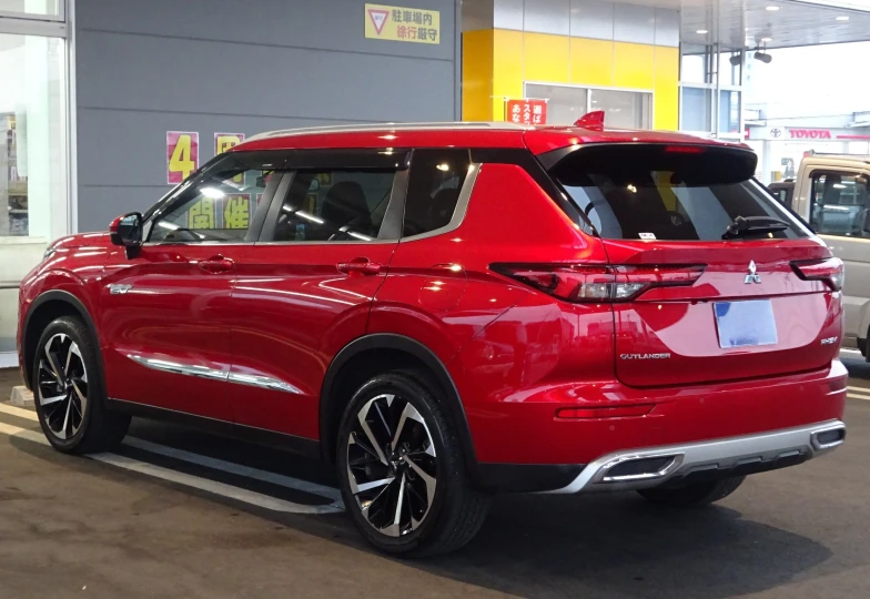 Mitsubishi Outlander Красный