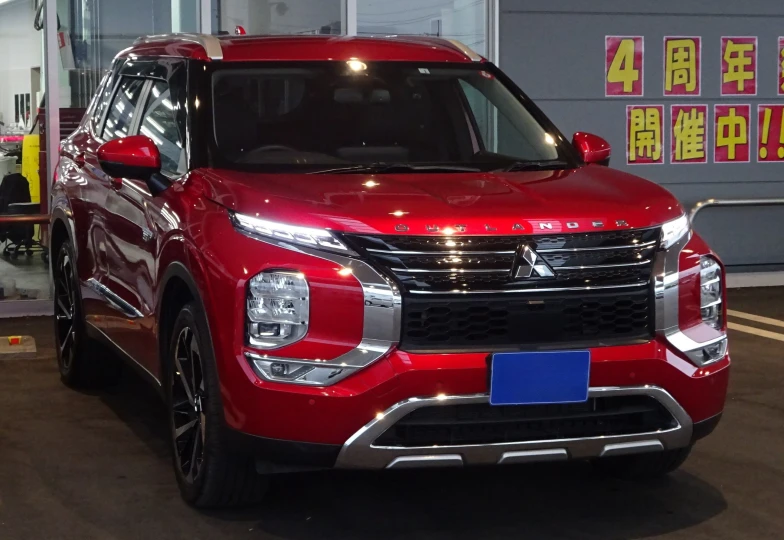 Mitsubishi Outlander Красный
