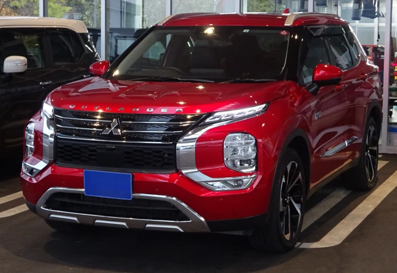 Mitsubishi Outlander Красный