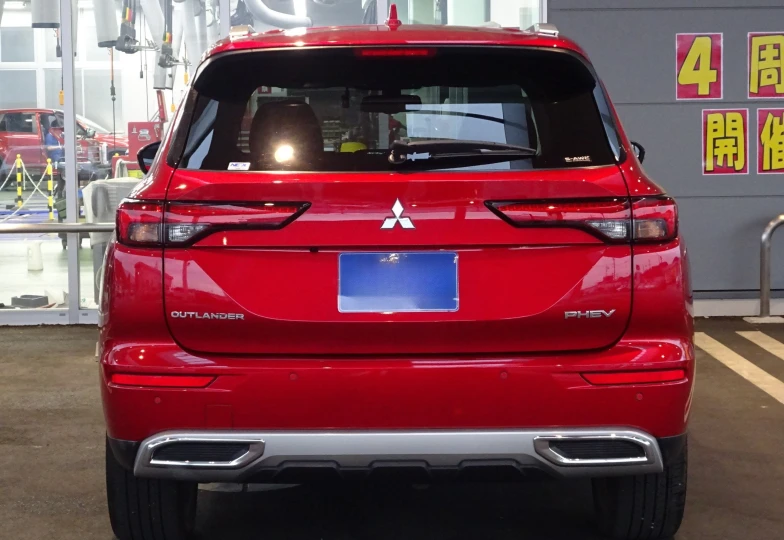 Mitsubishi Outlander Красный