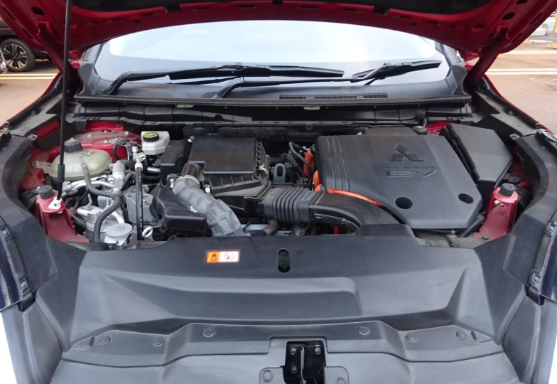 Mitsubishi Outlander Красный