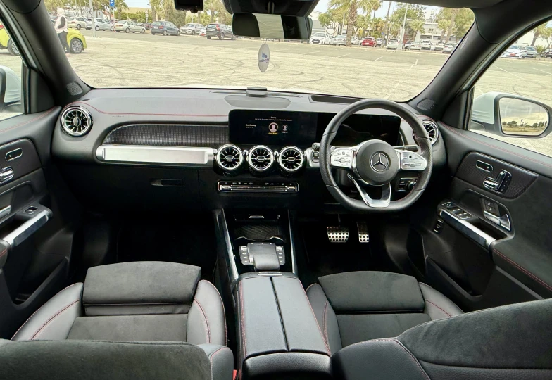 Mercedes EQB Белый