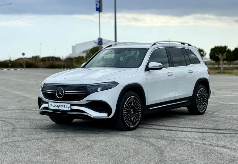 Mercedes EQB Белый