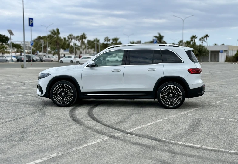 Mercedes EQB Белый