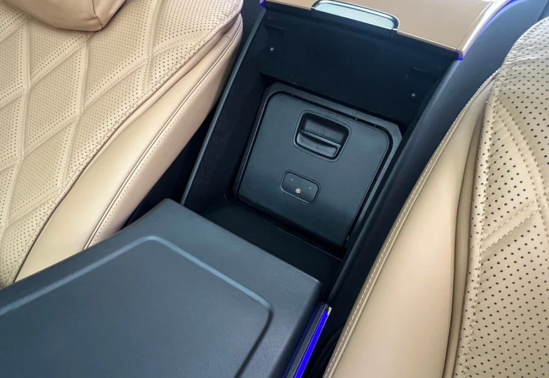 Mercedes S class Бежевый