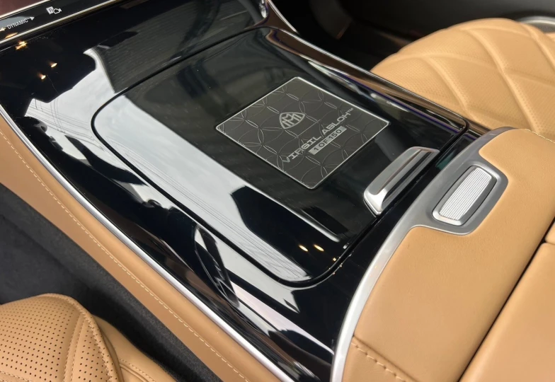 Mercedes S class Бежевый